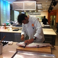 images/assets/images/news/small_Food_Network_chef_with_Skuna_Bay_Salmon.JPG